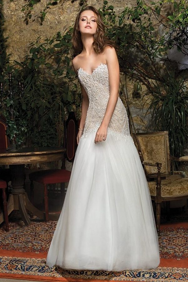 Cosmobella Bridal - Wedding Dress CM7955 front with mermaid silhouette and sweetheart neckline in ivory with cathedral train