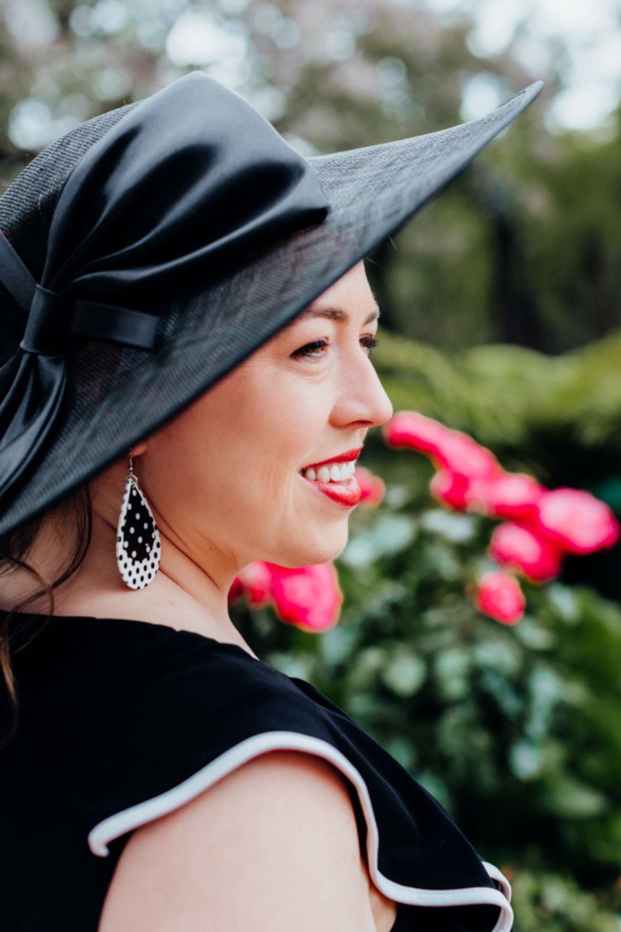 Black & White Dress with Spotted accessories. Close Up